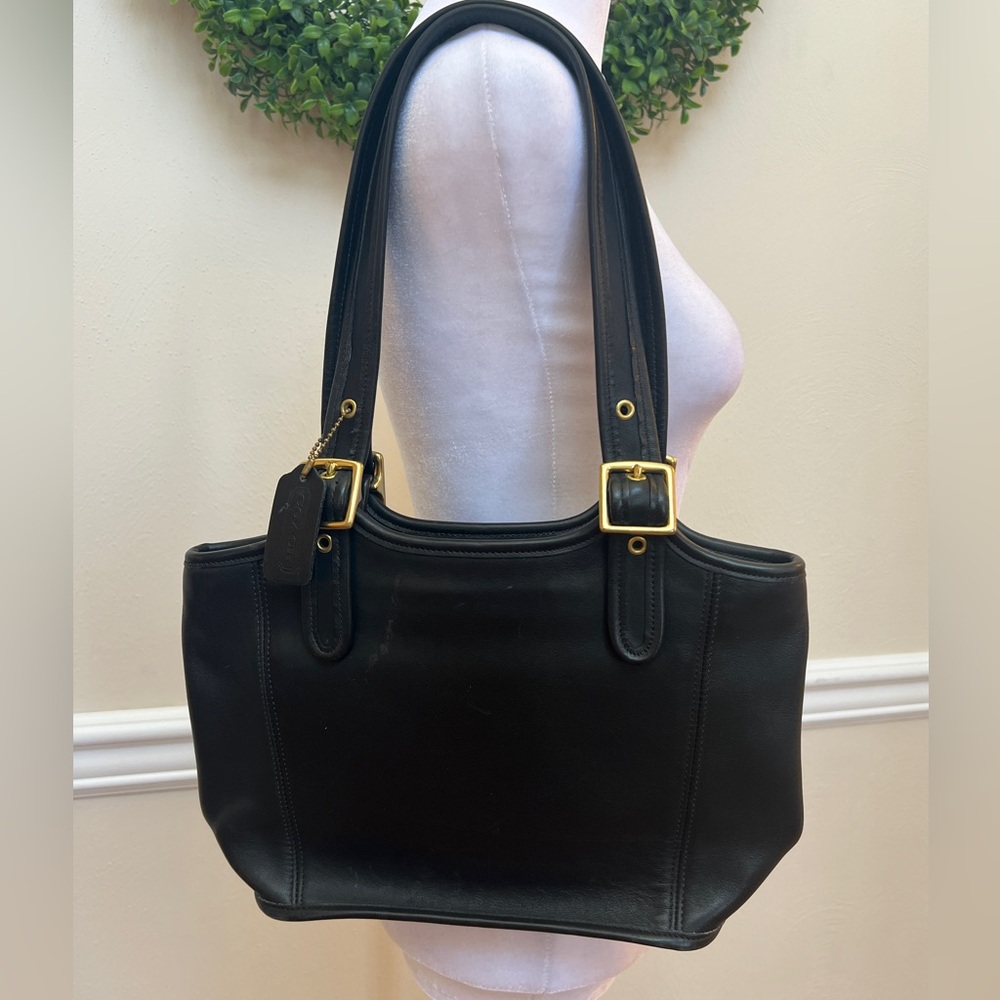 Vintage Coach Shoulder Bag (9086) in Black with Gold Buckles